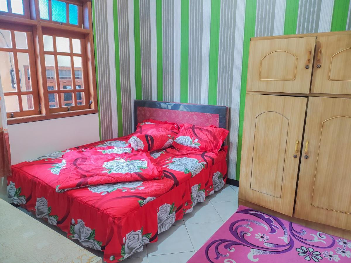 Dinotiyo Homestay Batu  Dış mekan fotoğraf