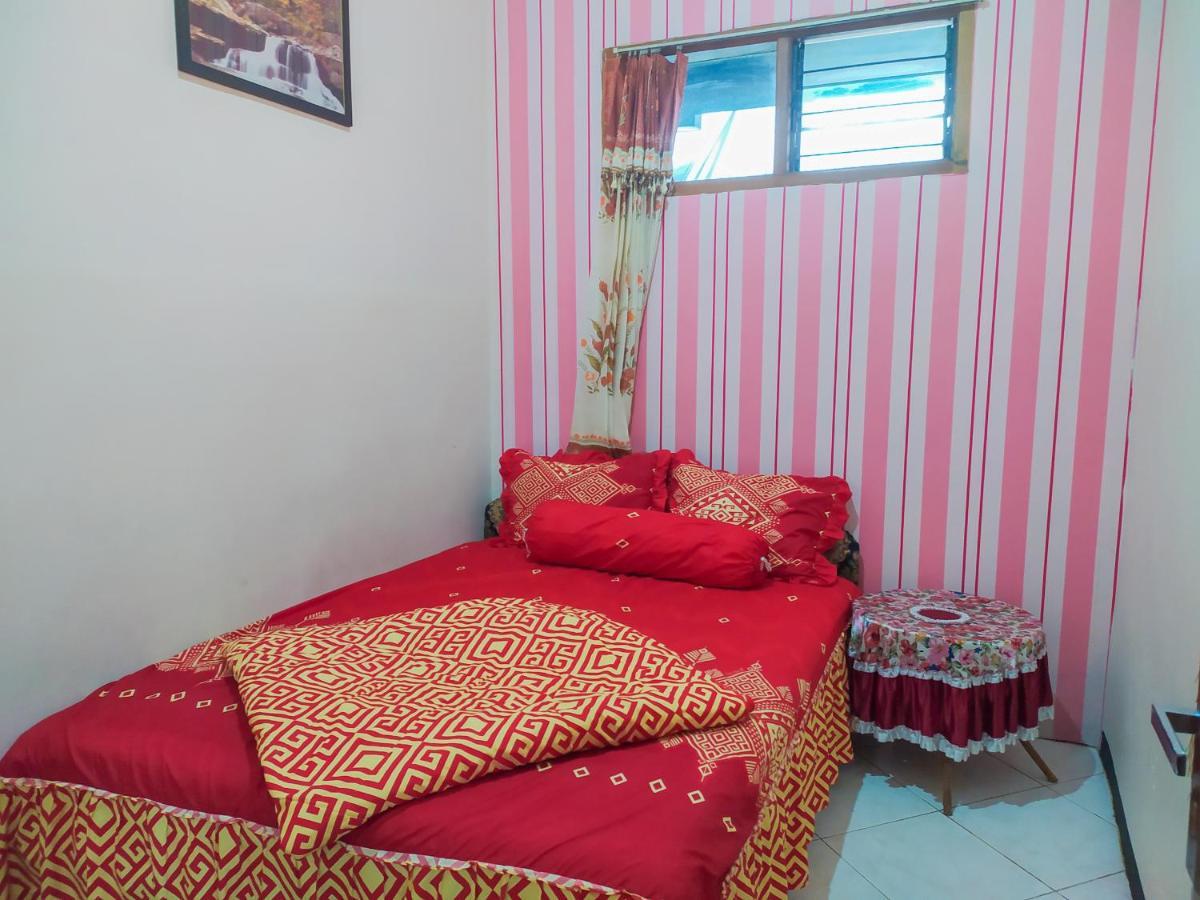 Dinotiyo Homestay Batu  Dış mekan fotoğraf